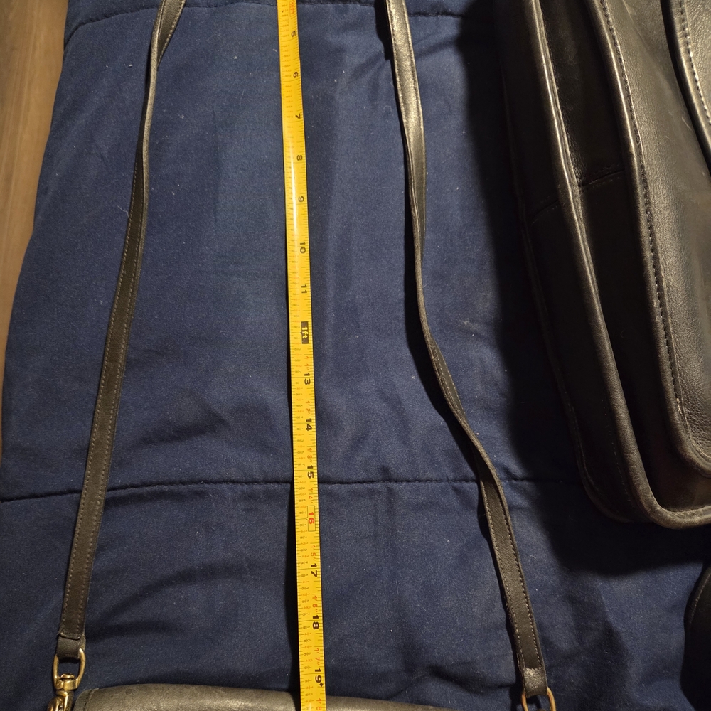 Coach Handbag. - Picture 9 of 9
